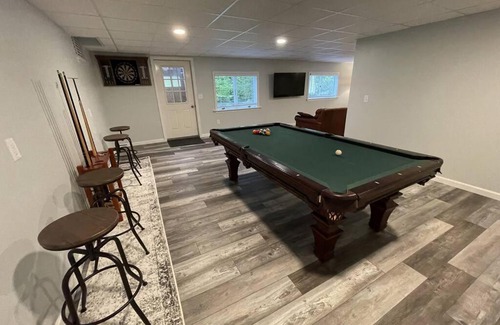 Windsor Haus | Rustic Updated Cozy Lake House! Close to skiing!