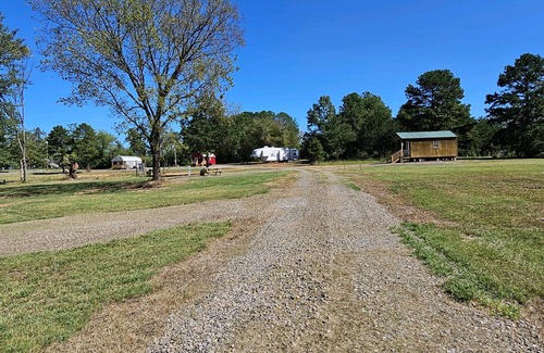 Jerusalem Wohnmobilvermietung | RV Camping Spot. Get away under the stars in Jerusalem, Ar.