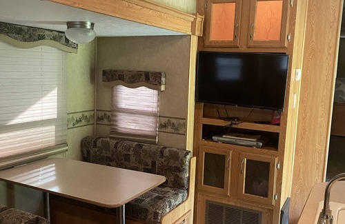 Laurel Haus | RV Living w/Pool @The House on the Hill