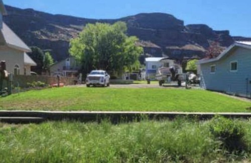 Sunland Estates Wohnmobilvermietung | RV space on the River Unit B -minutes from Gorge concerts