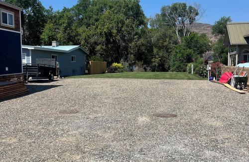 Sunland Estates Wohnmobilvermietung | RV space on the River Unit B -minutes from Gorge concerts