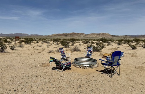 Wonder Valley Wohnmobilvermietung | Campground with fire pit under the stars