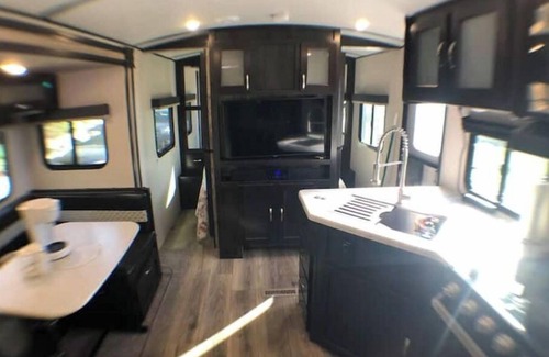 Fire Mountain Haus | RV with a view, private/1 mile to beautiful beach