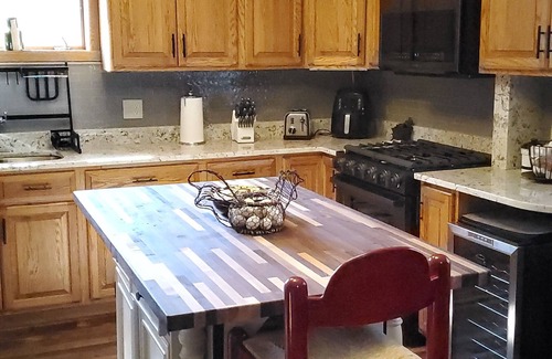 Superior Haus | Ein klassisches Haus und eine Sauna mit hervorragender Ausstattung stehen für Ihren Besuch bereit.