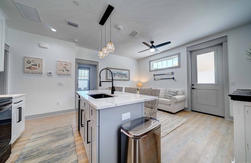 Crescent Beach Haus | Safari Street Stay - Steps 2 Beach! 2 units for 1 price! Sleep 16!