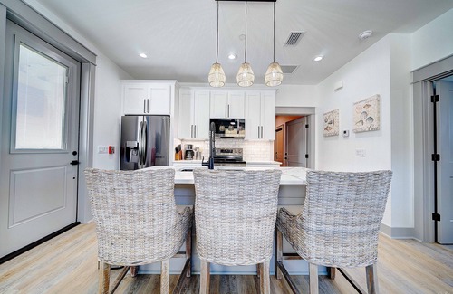 Crescent Beach Haus | Safari Street Stay - Steps 2 Beach! 2 units for 1 price! Sleep 16!