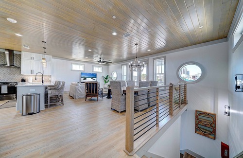 Crescent Beach Haus | Safari Street Stay - Steps 2 Beach! 2 units for 1 price! Sleep 16!