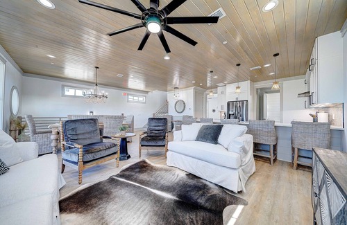 Crescent Beach Haus | Safari Street Stay - Steps 2 Beach! 2 units for 1 price! Sleep 16!