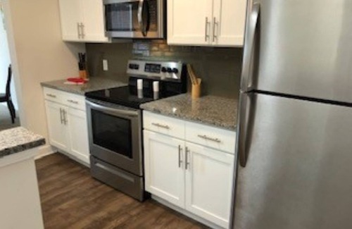 Schenectady Wohnung | Safe and Secure Downtown location! Close to Proctors and Jay Street Market!