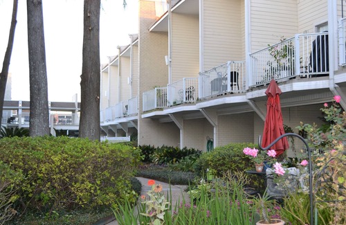 Metairie Eigentumswohnung | SAFE & CENTRALLY LOCATED 3Bed/1.5Ba 9 mins to Hospitals/French Quarter/Superdome