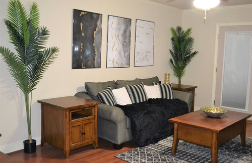 Metairie Eigentumswohnung | SAFE & CENTRALLY LOCATED 3Bed/1.5Ba 9 mins to Hospitals/French Quarter/Superdome