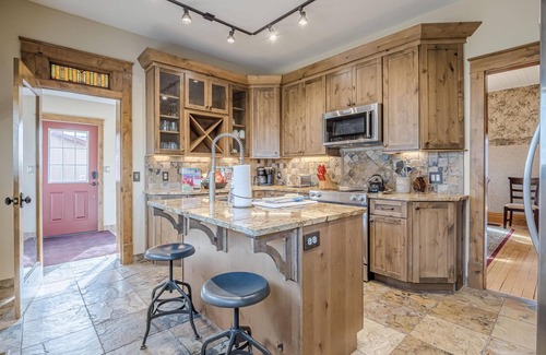 Fruita Haus | 5 Schlafzimmer / 2. 5 Badezimmer großes Haus in der Innenstadt, neue Küche und Einrichtung, Haustiere Willkommen!