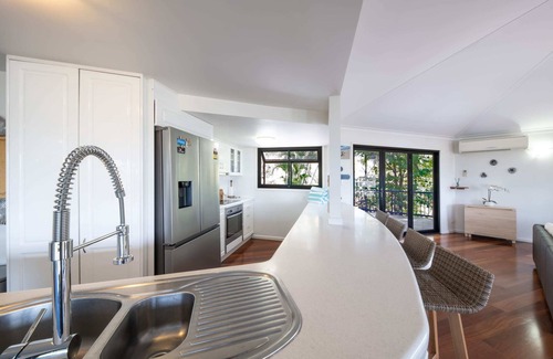 Airlie Beach Haus | 'Sail Away' Airlie Beach house with Marina Views (Pet Friendly on application)