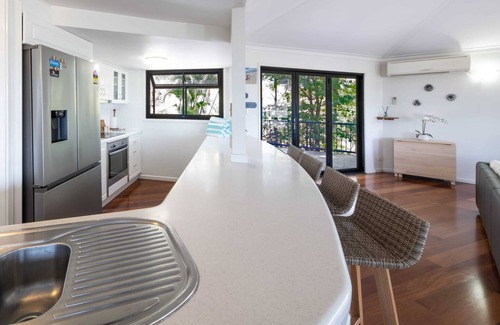 Airlie Beach Haus | 'Sail Away' Airlie Beach house with Marina Views (Pet Friendly on application)
