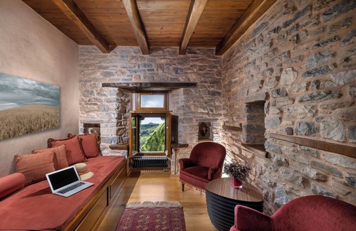 Pinakates Hotel | Sakali Mansion