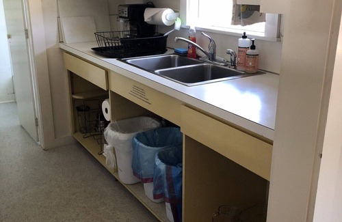 Little Compton Haus | Sakonnet Point Water View Cottage mit 8 Minuten zu Fuß zum idyllischen Privatstrand.