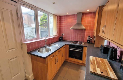 Salford Haus | Salford Home Sleeps 10 By City SuperHost