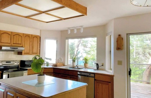 Pender Island Villa | SaliHaven: Oceanfront 4Bedrooms 5Beds 3.5Bath