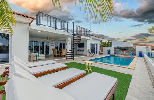 Opal Villa | Salina Breeze Sea View Villa & Rooftop by Bocobay