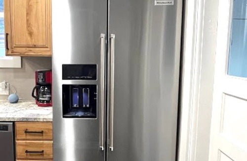 Salmon Haus | Salmon Goldbug Cottage, hot tub sleeps 8