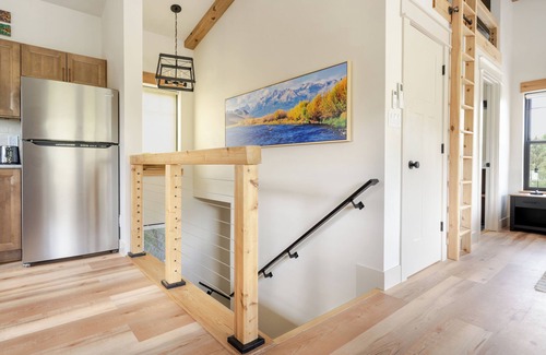 Stanley Wohnung | Salmon River Suite - Luxury Stay at River's Edge