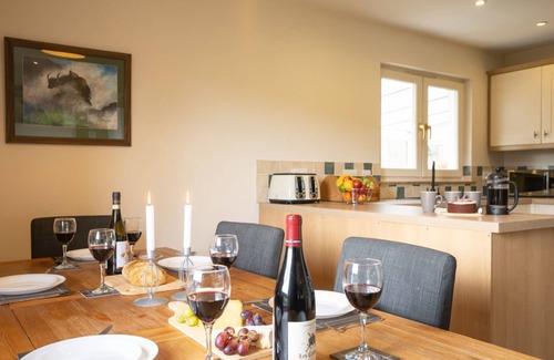 Carrbridge Hütte | Salmon Run Lodge - a lodge that sleeps 6 guests in 3 bedrooms