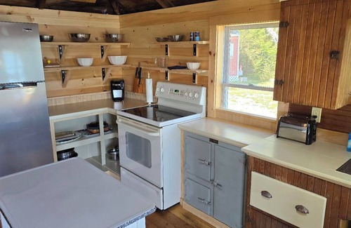 DownEast and Acadia Maine Kabine | Saltwater Serenade Priv SANDY beach with Bayview for Miles