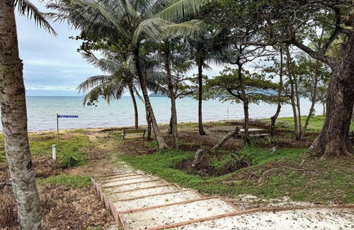 Kurrimine Beach Haus | Salty Lodge -Absolute Beach Front