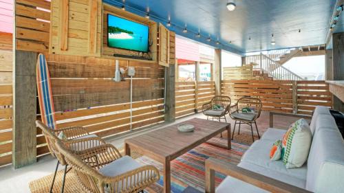 Cinnamon Shore Haus | Salty Texan by AvantStay Central Location Views