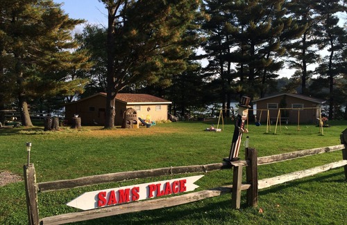 Sarona Kabine | Sam's Place am Long Lake, Ferienhütte für Sportler & Familie