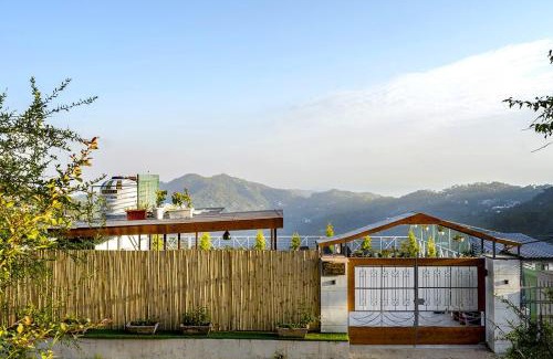 Kasauli Villa | Samprati 3BR Villa with Balconies, Homecook & Pet Stay