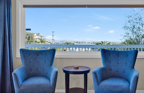 Loma Portal Haus | San Diego 2BD with Downtown Views, Deck & BBQ!