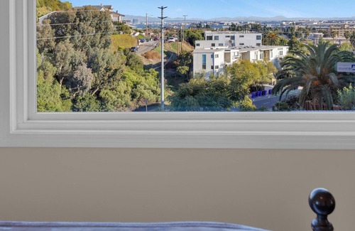 Loma Portal Haus | San Diego 2BD with Downtown Views, Deck & BBQ!
