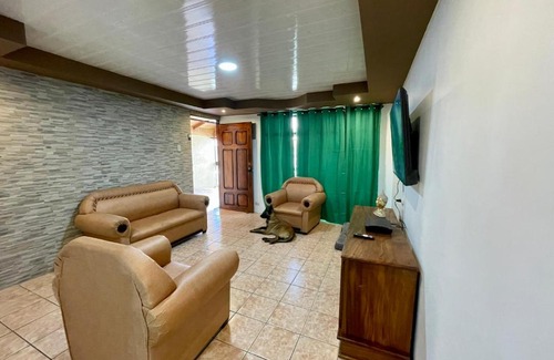 Anselmo Llorente Haus | San José, Tibás, Casa Misty