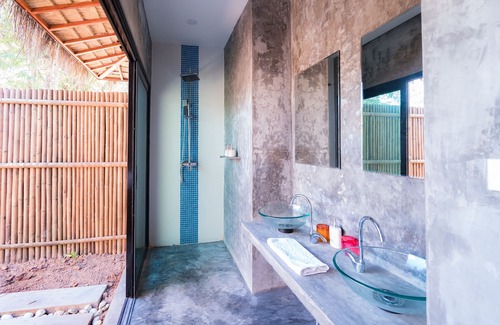 Vang Vieng Hotel | Sanctuary Nam Ngum Beach Resort