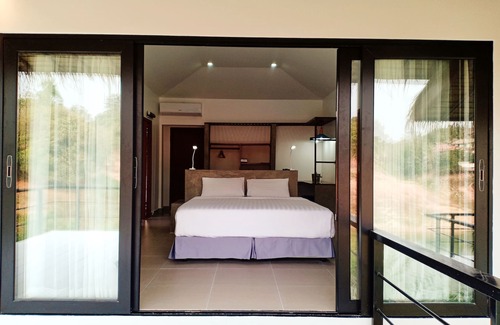 Vang Vieng Hotel | Sanctuary Nam Ngum Beach Resort