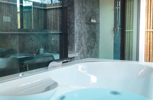 Vang Vieng Hotel | Sanctuary Nam Ngum Beach Resort