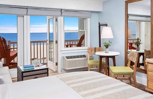 Silver Beach Hotel | Sanctuary of Comfort! Ocean Front Unit, Private Beach Area and FREE Parking!