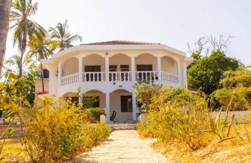 Mombasa Villa | Sand and Shells Beach House- 4 Bedroom with a pool