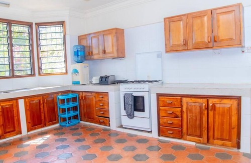 Mombasa Villa | Sand and Shells Beach House- 4 Bedroom with a pool