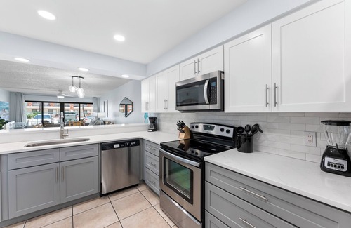 Cocoa Beach Eigentumswohnung | Sandcastles by Happy Palm Stays