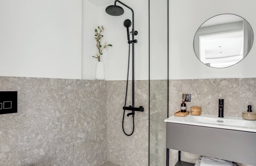 Thessaloniki Wohnung | Sanders Arch - Efficient Family Apt w Balcony