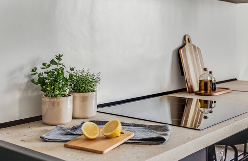 Thessaloniki Wohnung | Sanders Arch - Humble 1-Bdr. Apt. w/ Balcony