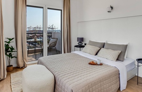 Thessaloniki Wohnung | Sanders Arch - Humble 1-Bdr. Apt. w/ Balcony