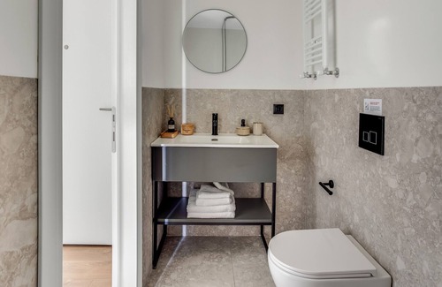 Thessaloniki Wohnung | Sanders Arch - Humble 1-Bdr. Apt. w/ Balcony