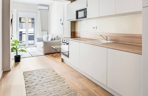 Neapoli-Sykies Wohnung | Sanders New Town - Adorable 1-Bdr. Apt. w/ Balcony