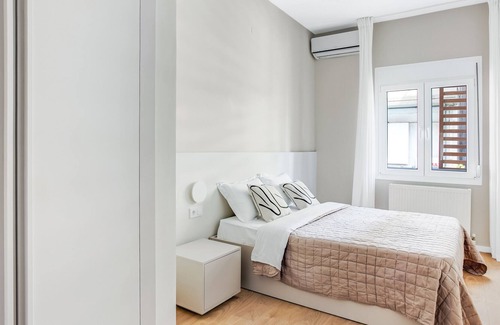 Neapoli-Sykies Wohnung | Sanders New Town - Inviting 1-Bdr. Apt. w/ Balcony