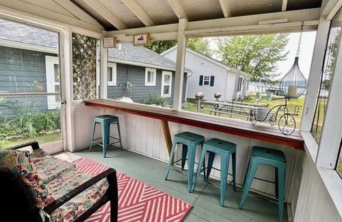 Ludington Hütte | Sandpiper Cottage: Lakeside, Boat Slip, Beach, Family Friendly, Kayaks