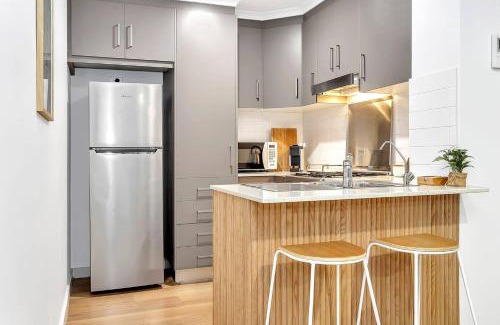 Glenelg South Wohnung | Sands & Hearth - Minutes to Beach & Moseley Square