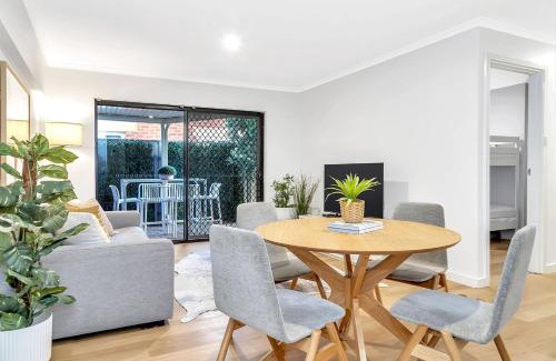 Glenelg South Wohnung | Sands & Hearth - Minutes to Beach & Moseley Square
